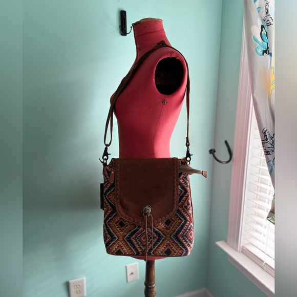 NWT Myra Peanut Brown Crossbody Bag - Picture 5 of 13